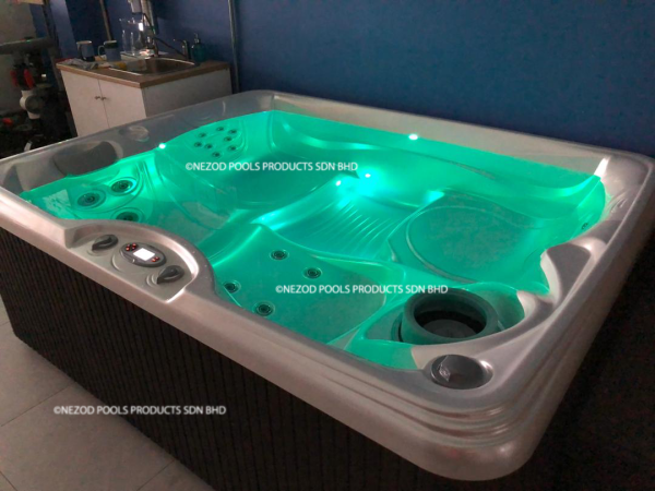 HOTSPRING SPA HOT SPOT STRIDE 3 SEATER - Image 5