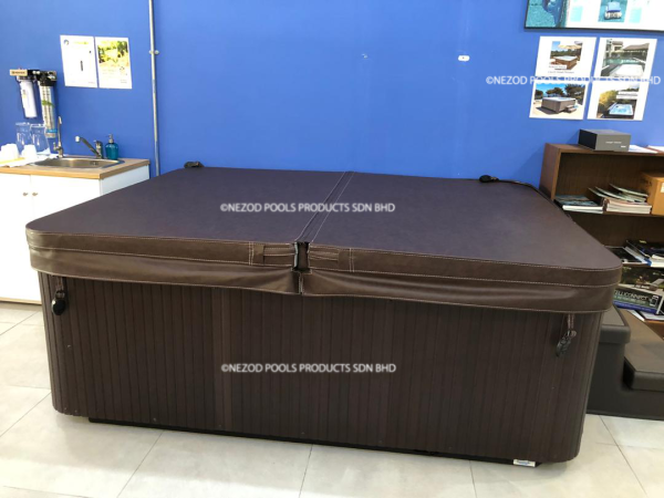 HOTSPRING SPA HOT SPOT STRIDE 3 SEATER - Image 3